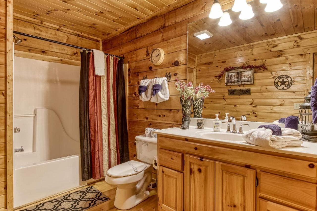 Magical Moments, Hot Tub, Wifi, 1089 Free Tickets Each Paid Day, Dollywood And More Gatlinburg Exterior foto