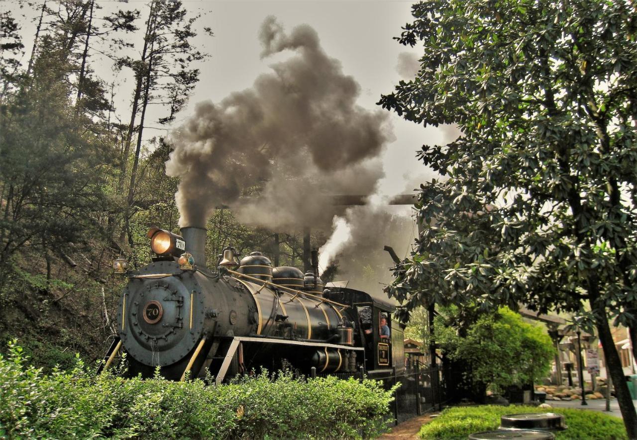 Magical Moments, Hot Tub, Wifi, 1089 Free Tickets Each Paid Day, Dollywood And More Gatlinburg Exterior foto