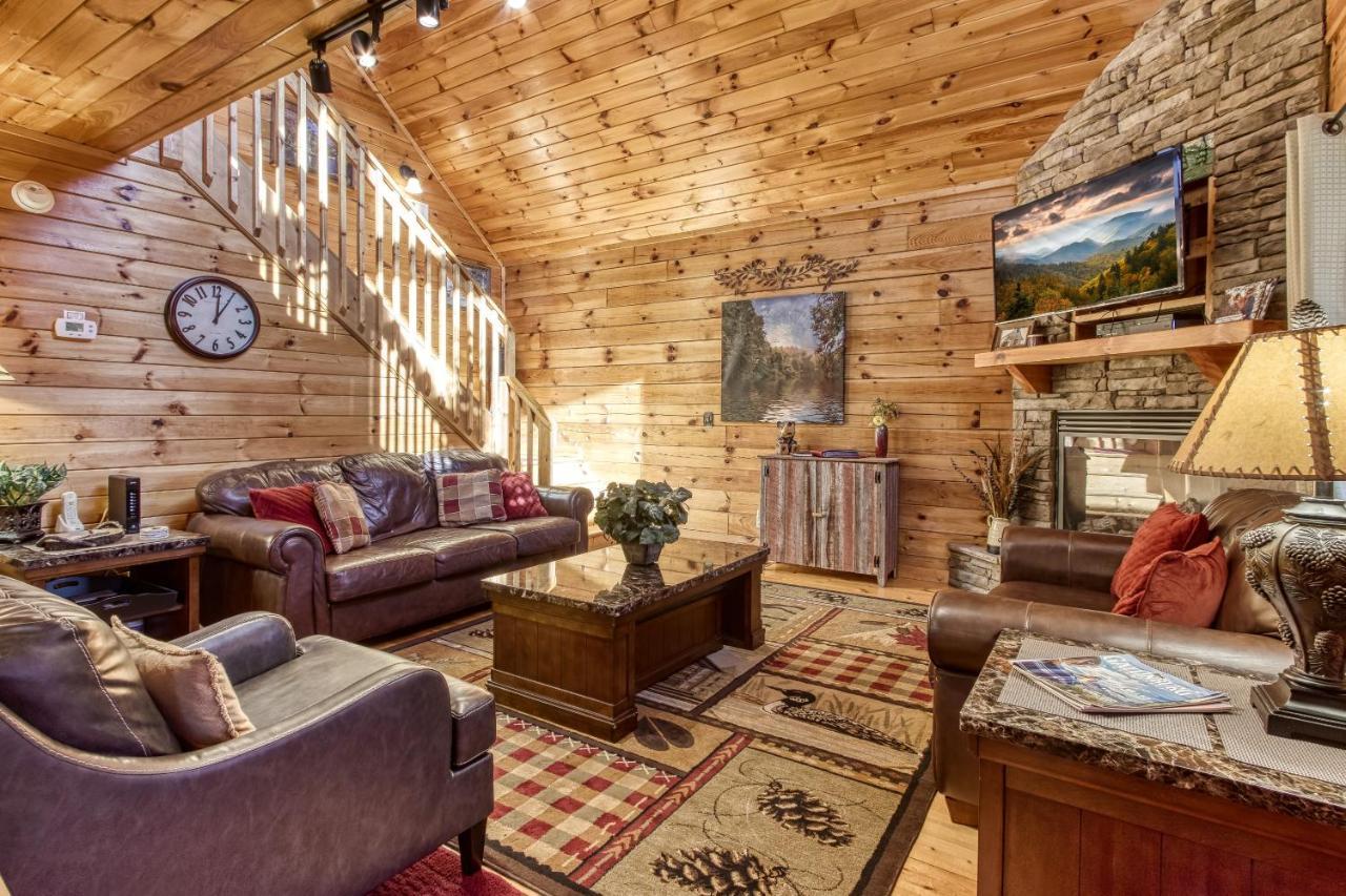 Magical Moments, Hot Tub, Wifi, 1089 Free Tickets Each Paid Day, Dollywood And More Gatlinburg Exterior foto